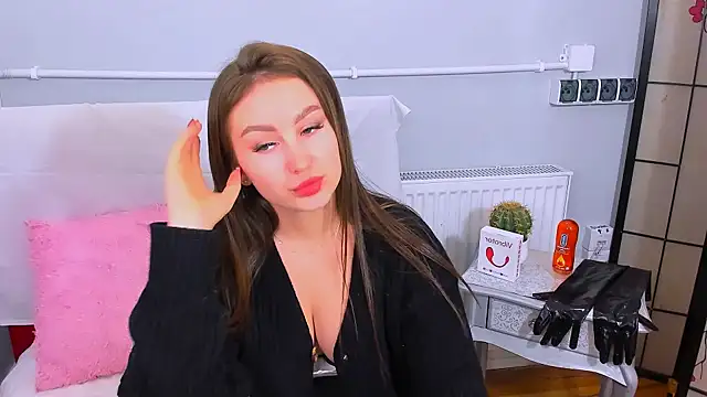 DonnaCam online show from 11/29/25, 04:43