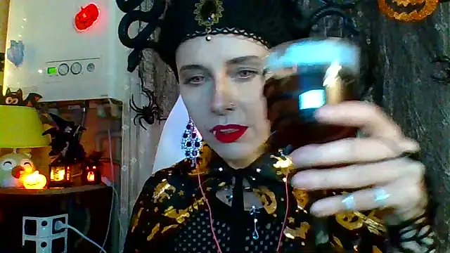 LuminousLady online show from 10/31/25, 06:20