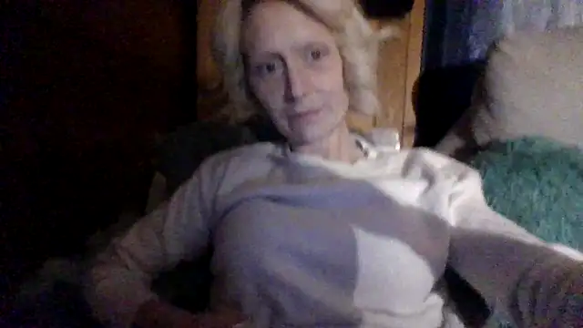 Snapshot of beautifulme23 chatting on 02/16/25, 03:47 beautifulme23 online show from 02/16/25, 03:47