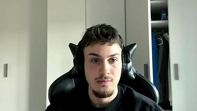 NaplesGuy04 online show from 05/01/26, 03:38