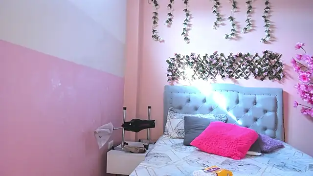 littletammy4u  online show from 09/19/25, 12:50