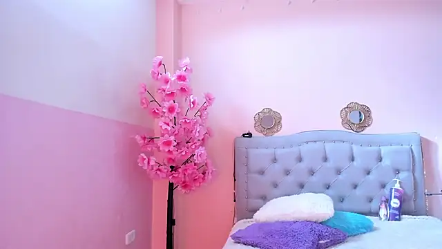 littletammy4u  online show from 12/18/25, 12:44