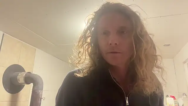 Snapshot of redone8in chatting on 02/07/25, 12:17 redone8in online show from 02/07/25, 12:17