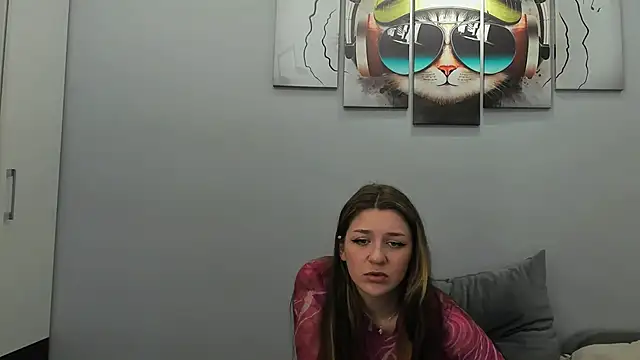 Snapshot of MollyMi0 chatting on 02/14/25, 12:19 MollyMi0 online show from 02/14/25, 12:19