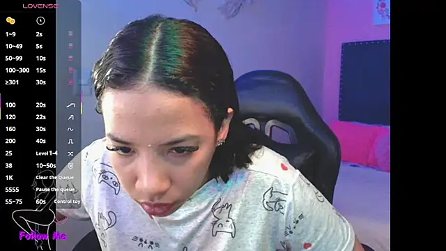 SallyWhitee online show from 11/14/25, 04:44