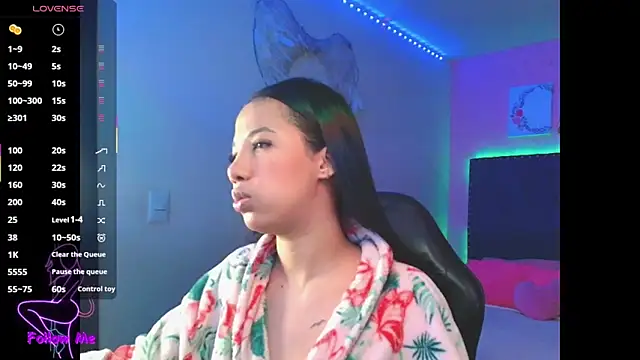 SallyWhitee online show from 11/28/25, 04:48