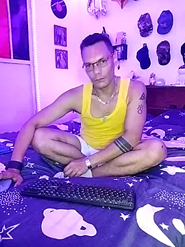 Snapshot of XhaseFoX chatting on 03/05/25, 02:25 XhaseFoX online show from 03/05/25, 02:25