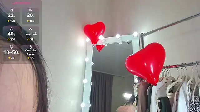 Snapshot of Amely_Li1 chatting on 02/14/25, 01:02 Amely Li1 online show from 02/14/25, 01:02
