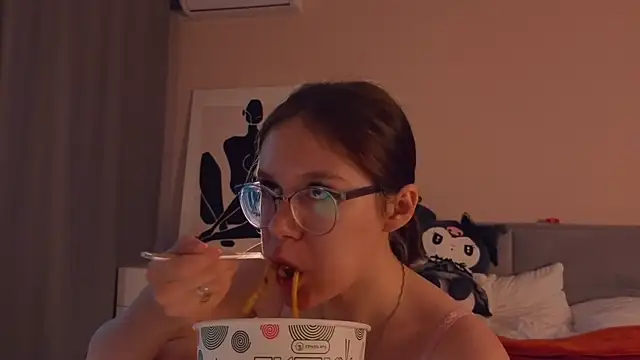 Mia Luw online show from 09/19/25, 02:35