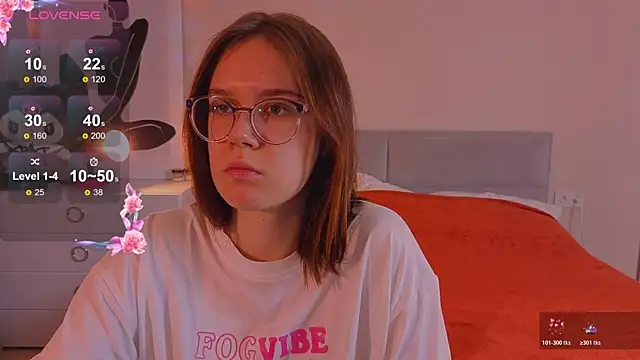 Mia Luw online show from 10/17/25, 04:20