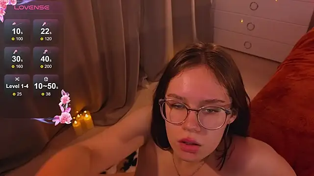 Mia Luw online show from 10/21/25, 03:46