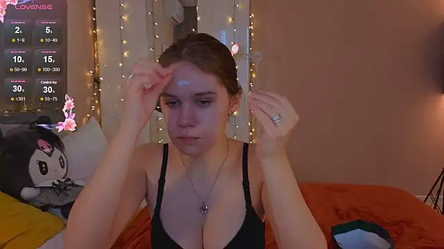 Mia Luw online show from 12/20/25, 05:14