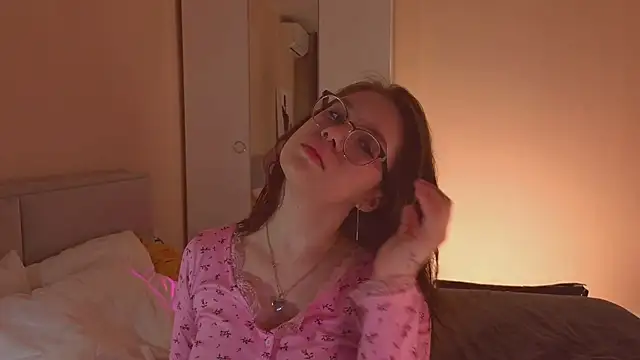 Mia Luw online show from 02/07/26, 12:36