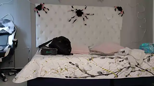 Alektra bryce online show from 10/28/25, 07:38