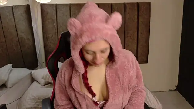 Alektra bryce online show from 11/10/25, 07:35