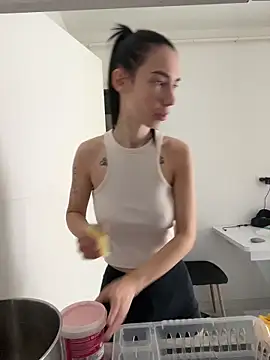 Celine Roxelle online show from 04/15/26, 12:23