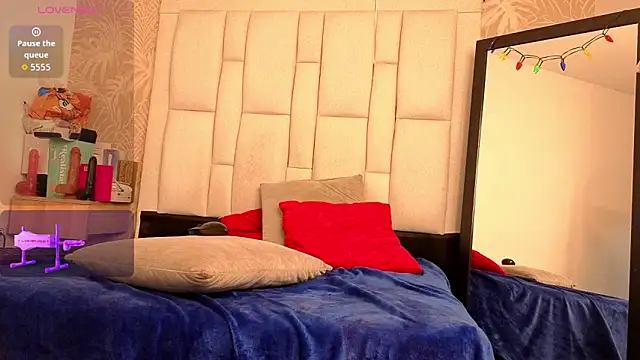 dafnnelewis online show from 12/17/25, 11:16