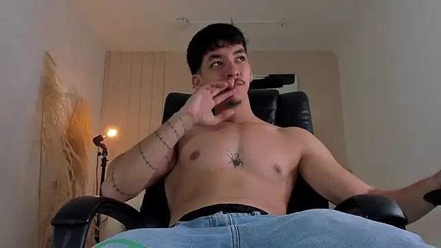 Snapshot of ISAAC_CRYSTON chatting on 12/16/25, 07:52 ISAAC CRYSTON online show from 12/16/25, 07:52