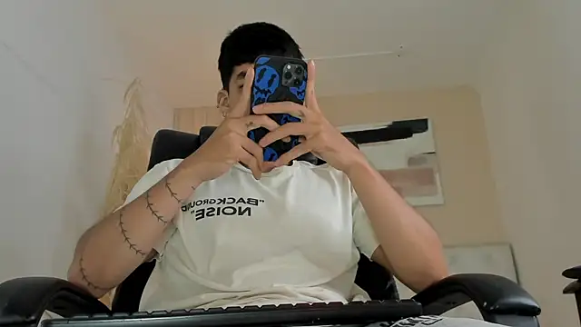 Snapshot of ISAAC_CRYSTON chatting on 01/10/26, 11:20 ISAAC CRYSTON online show from 01/10/26, 11:20