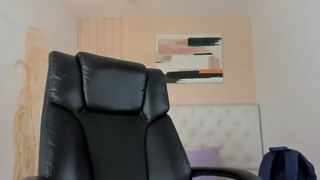 Snapshot of ISAAC_CRYSTON chatting on 01/13/26, 08:14 ISAAC CRYSTON online show from 01/13/26, 08:14