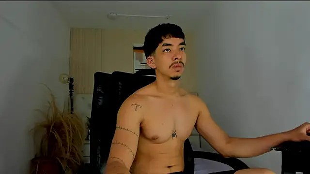 Snapshot of ISAAC_CRYSTON chatting on 02/16/26, 10:06 ISAAC CRYSTON online show from 02/16/26, 10:06