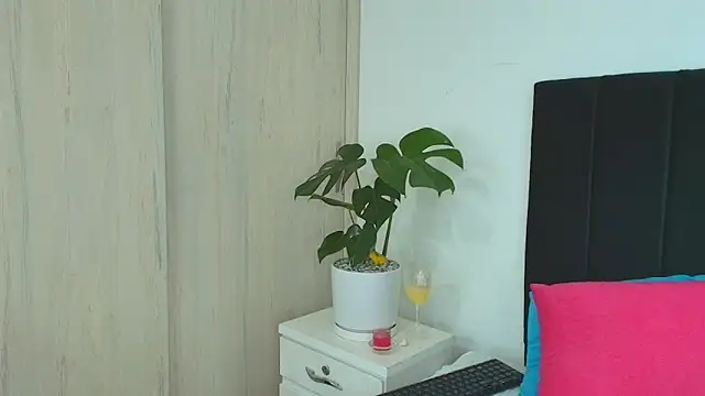 MarianaGiiiL online show from 03/04/25, 12:18