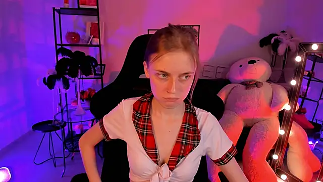 Snapshot of KiraMontoya chatting on 02/17/25, 02:59 KiraMontoya online show from 02/17/25, 02:59