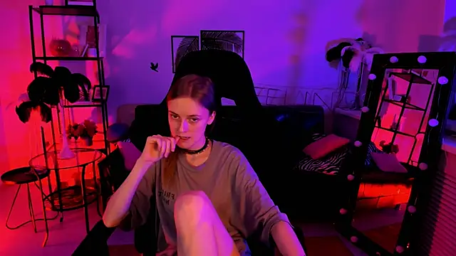 Snapshot of KiraMontoya chatting on 02/18/25, 02:06 KiraMontoya online show from 02/18/25, 02:06