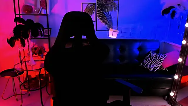 Snapshot of KiraMontoya chatting on 02/21/25, 02:38 KiraMontoya online show from 02/21/25, 02:38