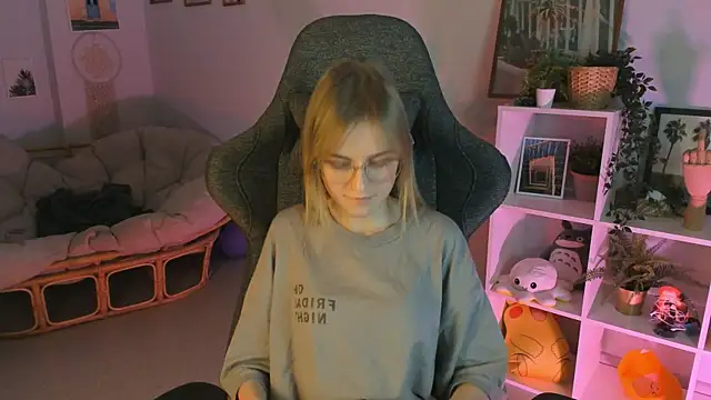 Snapshot of KiraMontoya chatting on 03/02/25, 06:08 KiraMontoya online show from 03/02/25, 06:08