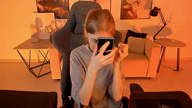 Snapshot of KiraMontoya chatting on 03/05/25, 02:12 KiraMontoya online show from 03/05/25, 02:12