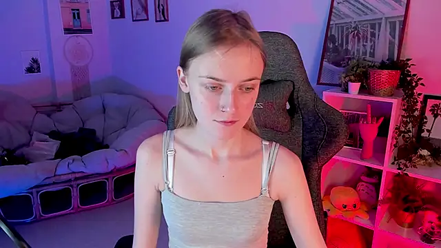 Snapshot of KiraMontoya chatting on 03/07/25, 05:06 KiraMontoya online show from 03/07/25, 05:06