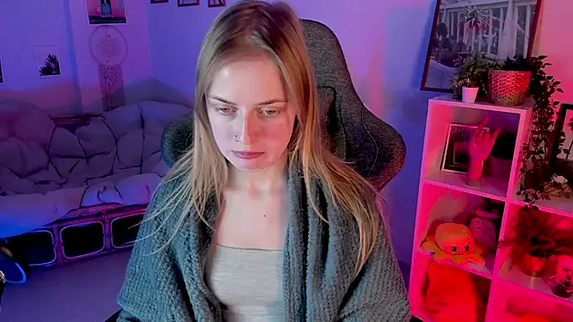 Snapshot of KiraMontoya chatting on 03/07/25, 08:44 KiraMontoya online show from 03/07/25, 08:44