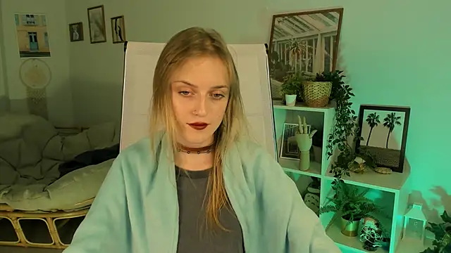 Snapshot of KiraMontoya chatting on 03/13/25, 08:54 KiraMontoya online show from 03/13/25, 08:54