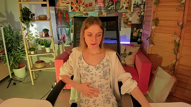 Snapshot of KiraMontoya chatting on 03/15/25, 09:27 KiraMontoya online show from 03/15/25, 09:27