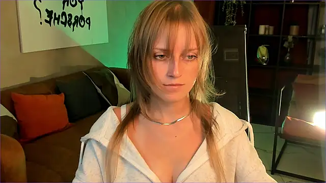 Snapshot of KiraMontoya chatting on 09/09/25, 08:30 KiraMontoya online show from 09/09/25, 08:30