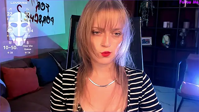 Snapshot of KiraMontoya chatting on 09/10/25, 05:35 KiraMontoya online show from 09/10/25, 05:35