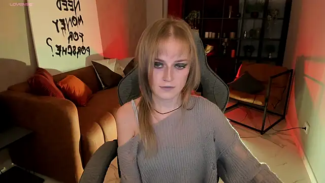 Snapshot of KiraMontoya chatting on 10/21/25, 05:35 KiraMontoya online show from 10/21/25, 05:35