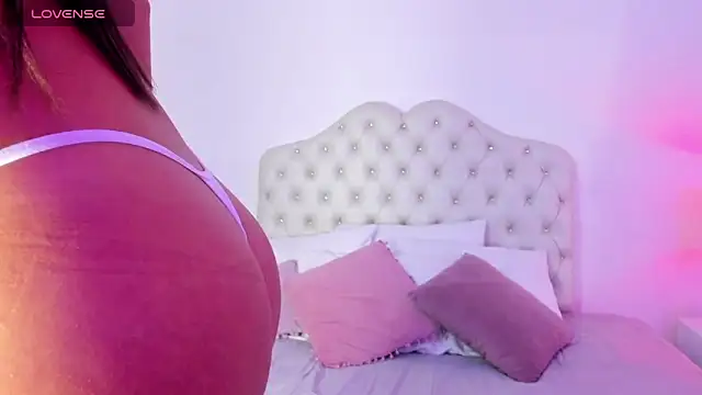 Snapshot of FelicityAdams chatting on 02/17/25, 12:59 FelicityAdams online show from 02/17/25, 12:59