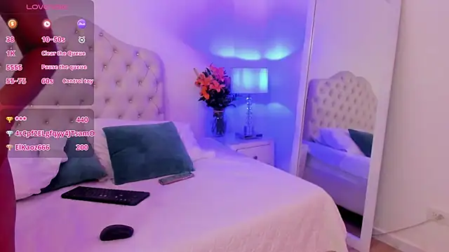 Snapshot of FelicityAdams chatting on 03/13/25, 04:23 FelicityAdams online show from 03/13/25, 04:23