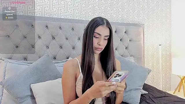 Snapshot of FelicityAdams chatting on 10/28/25, 01:36 FelicityAdams online show from 10/28/25, 01:36