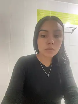 Snapshot of julieta_fn chatting on 06/10/26, 02:05 julieta fn online show from 06/10/26, 02:05