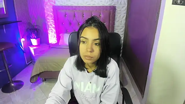 Snapshot of julieta_fn chatting on 06/20/26, 12:41 julieta fn online show from 06/20/26, 12:41