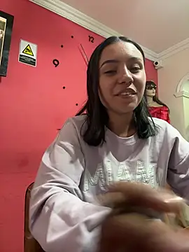 Snapshot of julieta_fn chatting on 07/22/26, 02:31 julieta fn online show from 07/22/26, 02:31