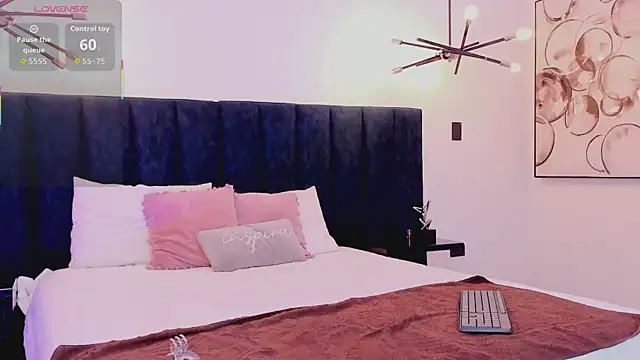 nattashaa7 online show from 10/18/25, 11:44