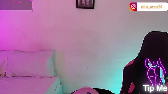 Snapshot of alaia_sweetxxx chatting on 05/05/26, 09:56 alaia sweetxxx online show from 05/05/26, 09:56