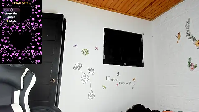 Snapshot of alisson_hoffman05 chatting on 02/22/25, 10:18 alisson hoffman05 online show from 02/22/25, 10:18