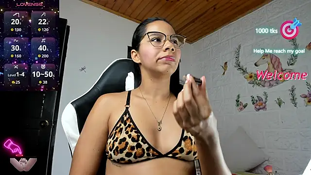 Snapshot of alisson_hoffman05 chatting on 11/28/25, 11:29 alisson hoffman05 online show from 11/28/25, 11:29