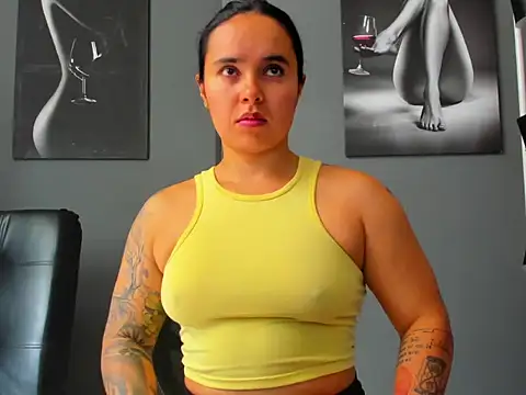 karlyjons12 online show from 11/28/25, 02:42