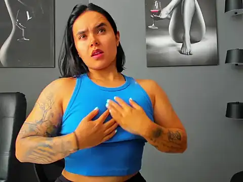 karlyjons12 online show from 01/14/26, 03:39